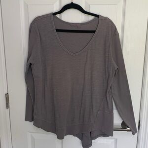 Fresh Produce gray v-neck asymmetrical hem long sleeved top size large